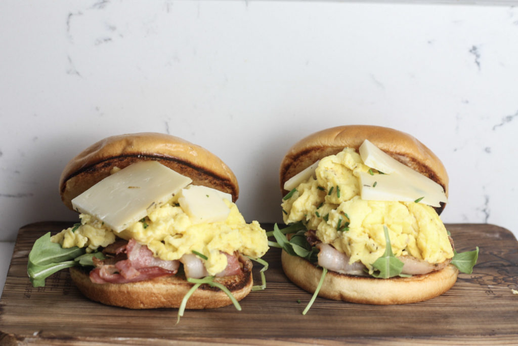 Egg & Bacon Breakfast Sandwich with Sharp Cheddar, Arugula and Sriracha Mayo. The perfect start to your morning or Brunch! | mincerepublic.com