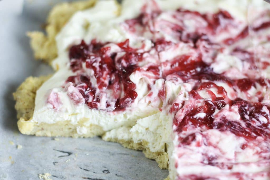 Keto Raspberry Cheesecake Bars Recipe | Low carb, ketogenic friendly | #lowcarb #keto | mincerepublic.com