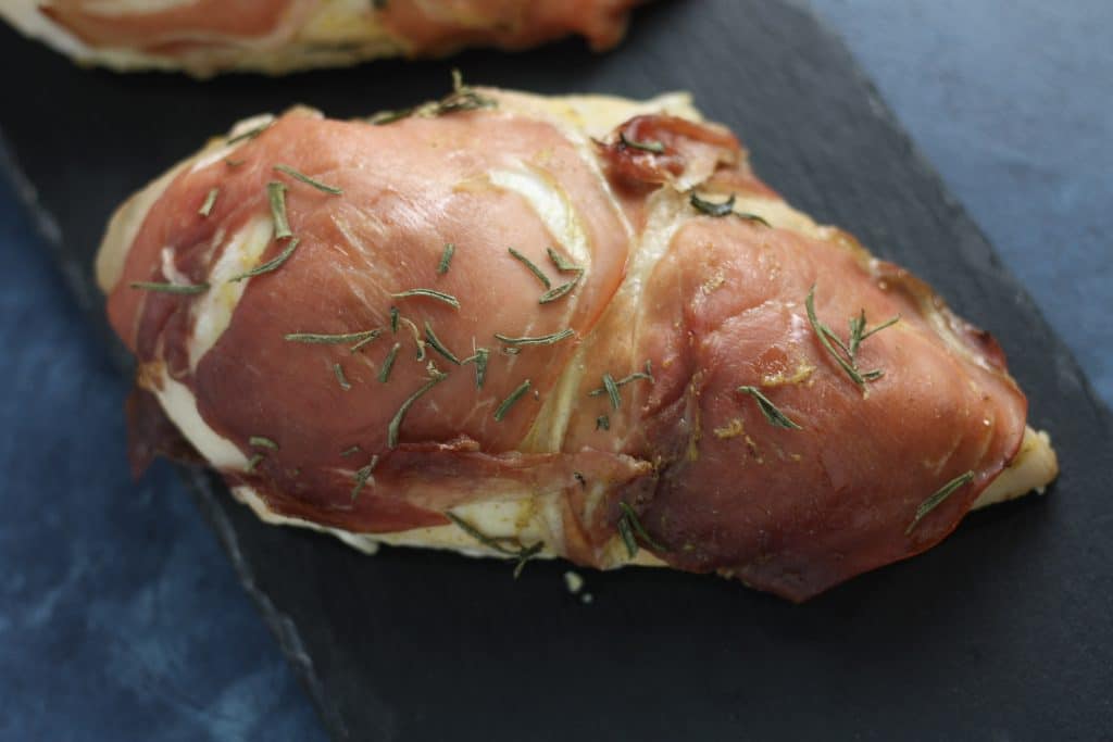 Prosciutto Wrapped Chicken with Rosemary | #lowcarb #paleo #keto | mincerepublic.com