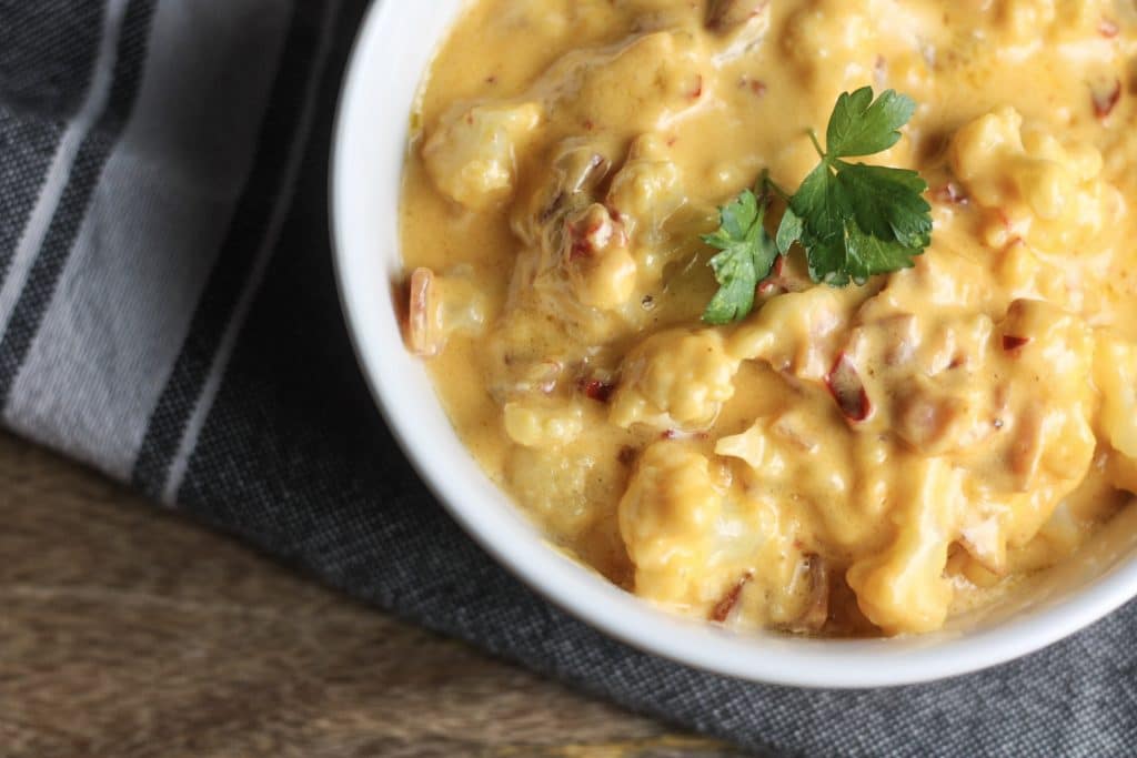 Pimento Mac and Cheese with Bacon recipe | healthier mac and cheese made with cauliflower, pimento cheese and bacon! #lowcarb #keto | mincerepublic.com