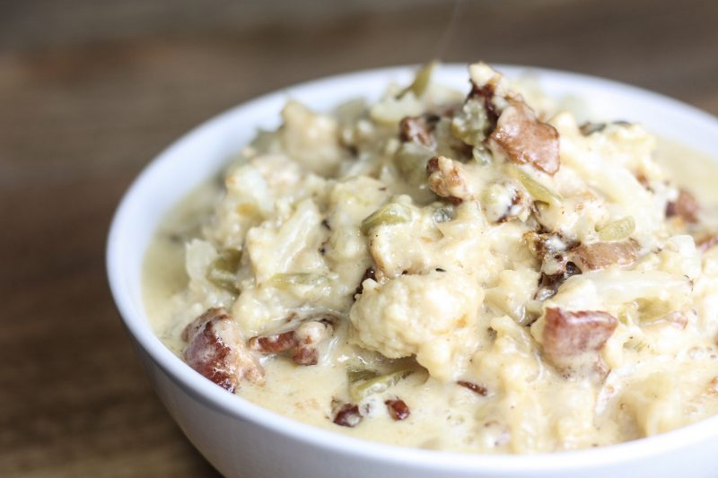 Green Chile & Bacon Cauliflower Mac n Cheese Recipe | An easy #lowcarb and #keto friendly macaroni and cheese recipe! | mincerepublic.com