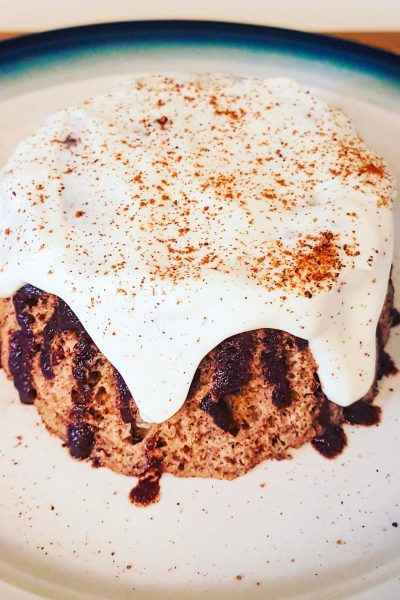 Cinnamon Roll Mug Cake Recipe | Made in under 5 minutes! #lowcarb #ketodesserts | mincerepublic.com
