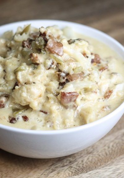 Green Chile & Bacon Cauliflower Mac n Cheese Recipe | An easy #lowcarb and #keto friendly macaroni and cheese recipe! | mincerepublic.com