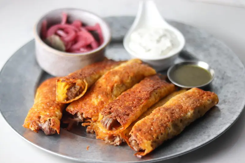 Keto Taquitos Recipe | Quick, easy & Delicious keto taquito recipe #lowcarb #keto | mincerepublic.com