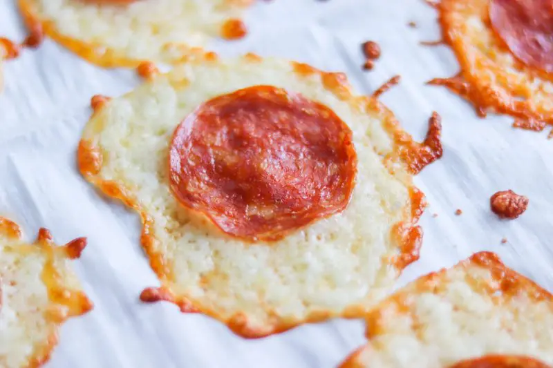 Pepperoni Chips recipe | #lowcarb #keto alternative to chips! | mincerepublic.com