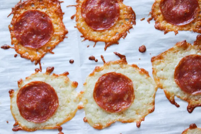 Pepperoni Chips recipe | #lowcarb #keto alternative to chips! | mincerepublic.com