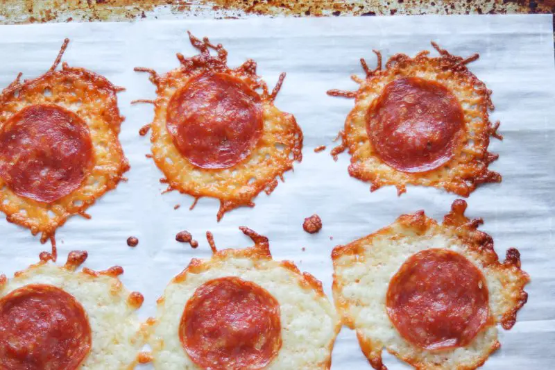 Pepperoni Chips recipe | #lowcarb #keto alternative to chips! | mincerepublic.com
