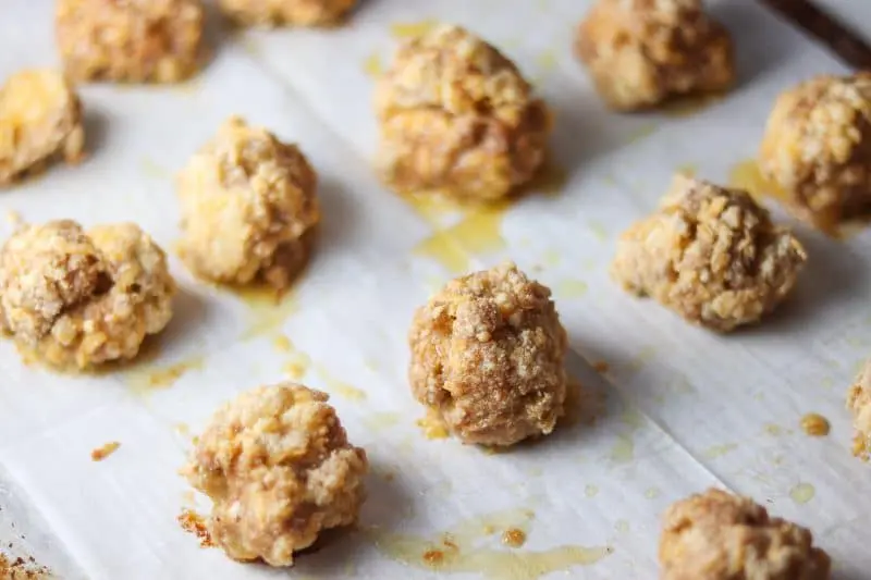 Sausage Balls Recipe | Easy and delicious #keto #lowcarb sausage puffs recipe! | mincerepublic.com