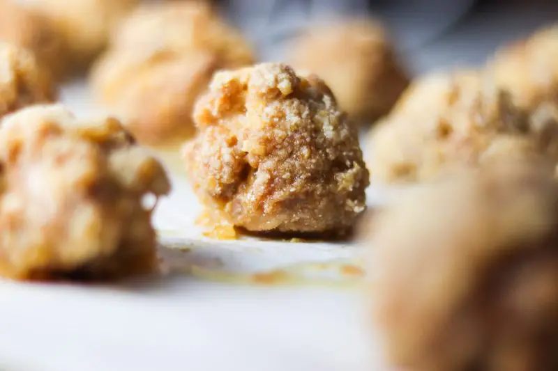 Sausage Balls Recipe | Easy and delicious #keto #lowcarb sausage puffs recipe! | mincerepublic.com
