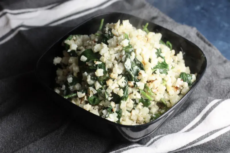 Creamy Cauilflower & Spinach Recipe | Easy #vowcarb & #keto friendly vegetable side dish | mincerepublic.com