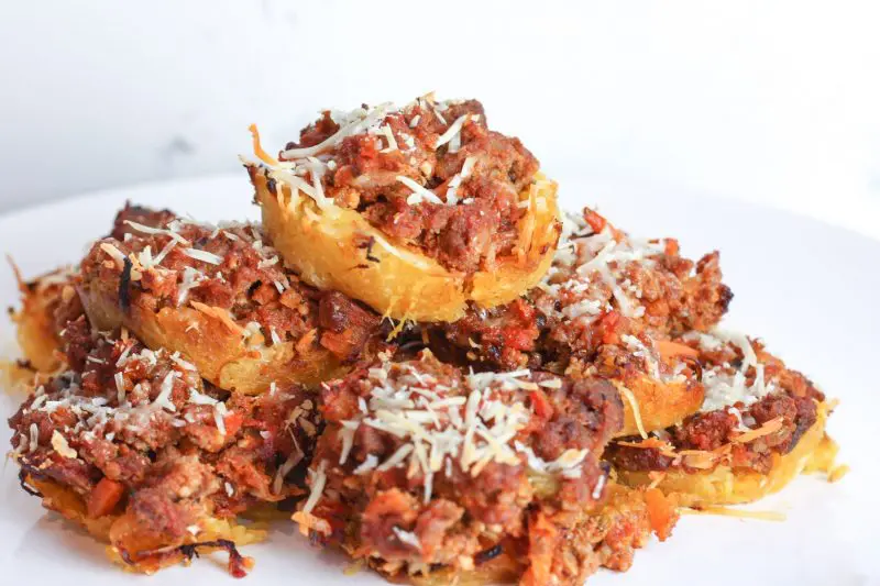 Spaghetti Squash & Bolognese Muffins Recipe | A great way to use up your spaghetti leftovers! #keto #lowcarb #paleo | mincerepublic.com