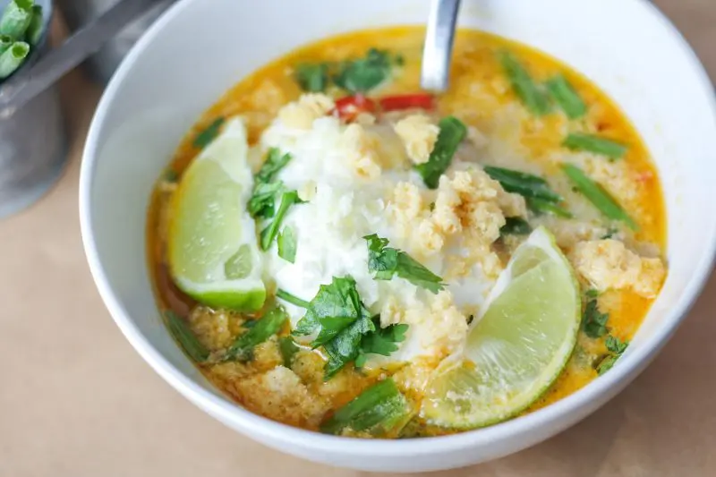 White Chicken Taco Soup | Delicious and creamy #lowcarb and #keto white chicken taco soup made in the #instantpot! | mincerepublic.com