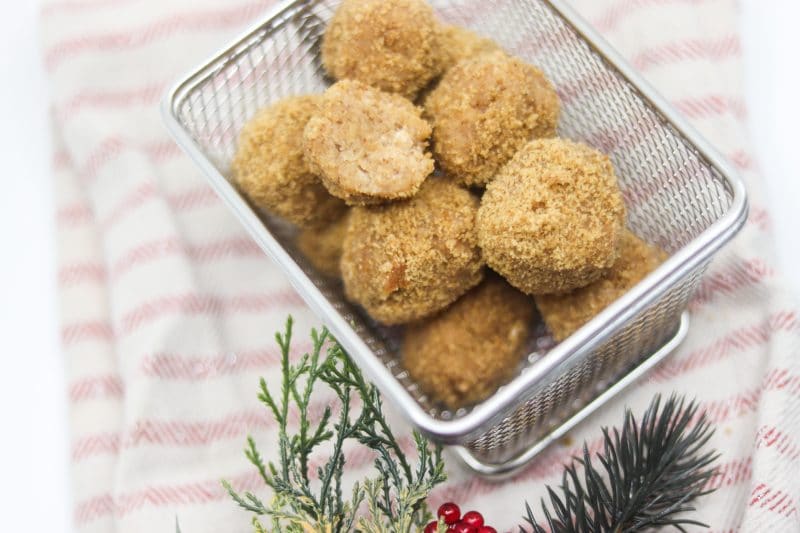 Gingerbread Truffle Fat Bombs Recipe | #keto and #lowcarb dessert! | mincerepublic.com