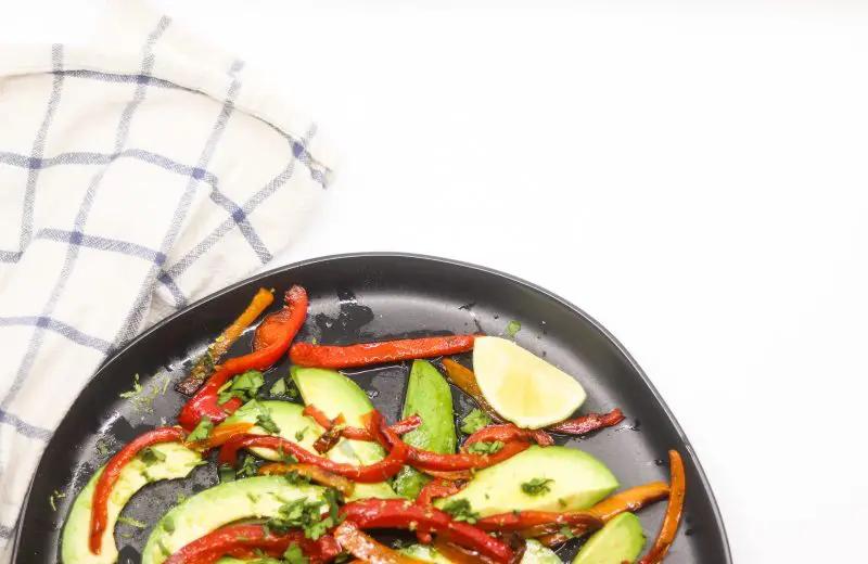 Avocado Bell Pepper Salad Recipe | mincerepublic.com